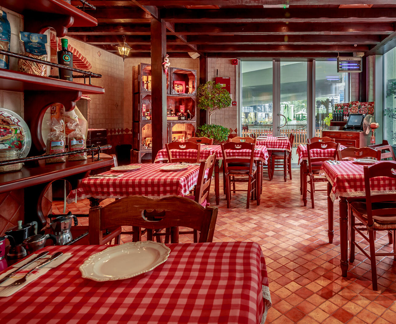 https://mdw-travel-data-us-east-1.s3.amazonaws.com/img/country/United-Arab-Emirates/Beach-Pizza-Restaurant-&-Cafe/img_01.jpg