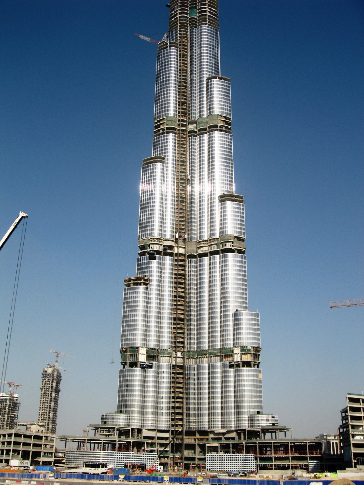 https://mdw-travel-data-us-east-1.s3.amazonaws.com/img/country/United-Arab-Emirates/Burj-Khalifa/img_02.jpg