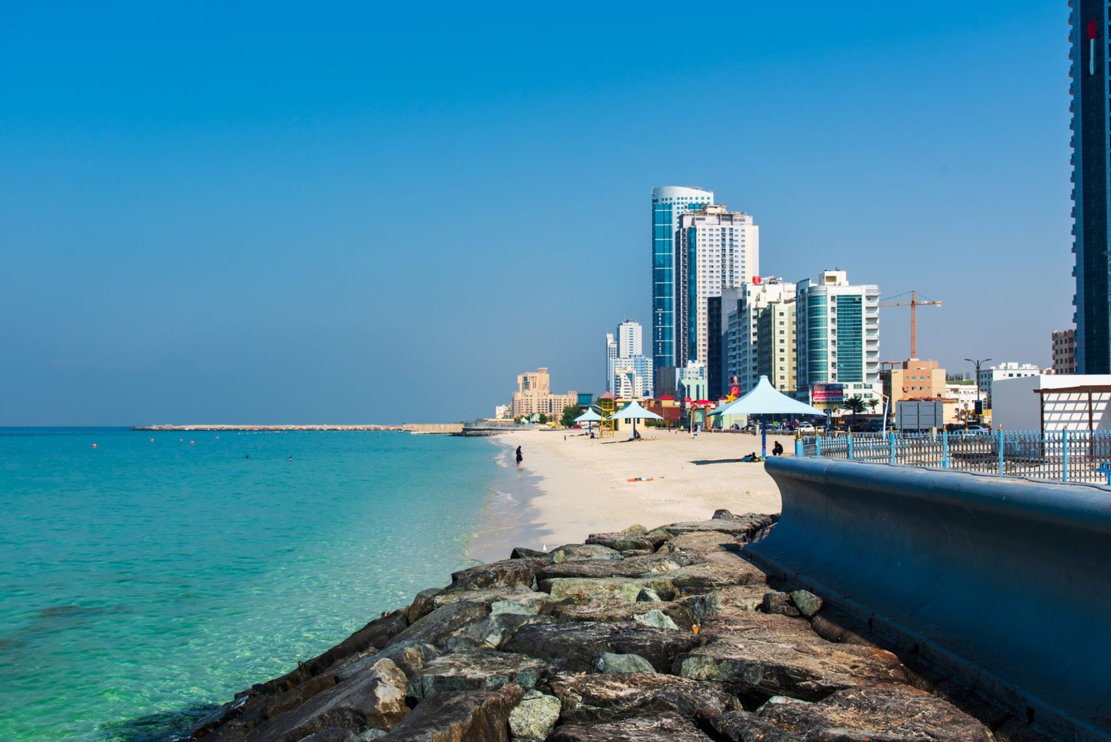 https://mdw-travel-data-us-east-1.s3.amazonaws.com/img/country/United-Arab-Emirates/City-Centre-Ajman/img_00.jpg