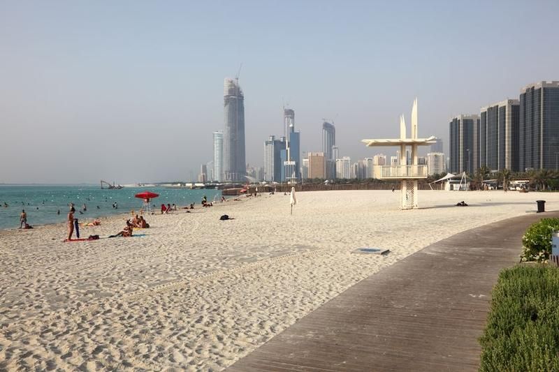 https://mdw-travel-data-us-east-1.s3.amazonaws.com/img/country/United-Arab-Emirates/Corniche-Beach/img_01.jpg