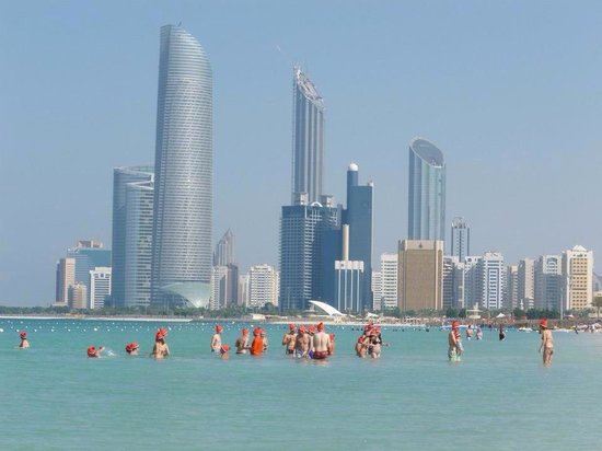 https://mdw-travel-data-us-east-1.s3.amazonaws.com/img/country/United-Arab-Emirates/Corniche-Beach/img_03.jpg