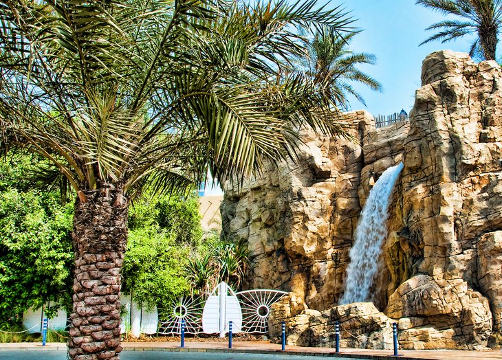 https://mdw-travel-data-us-east-1.s3.amazonaws.com/img/country/United-Arab-Emirates/Dhadna/img_02.jpg