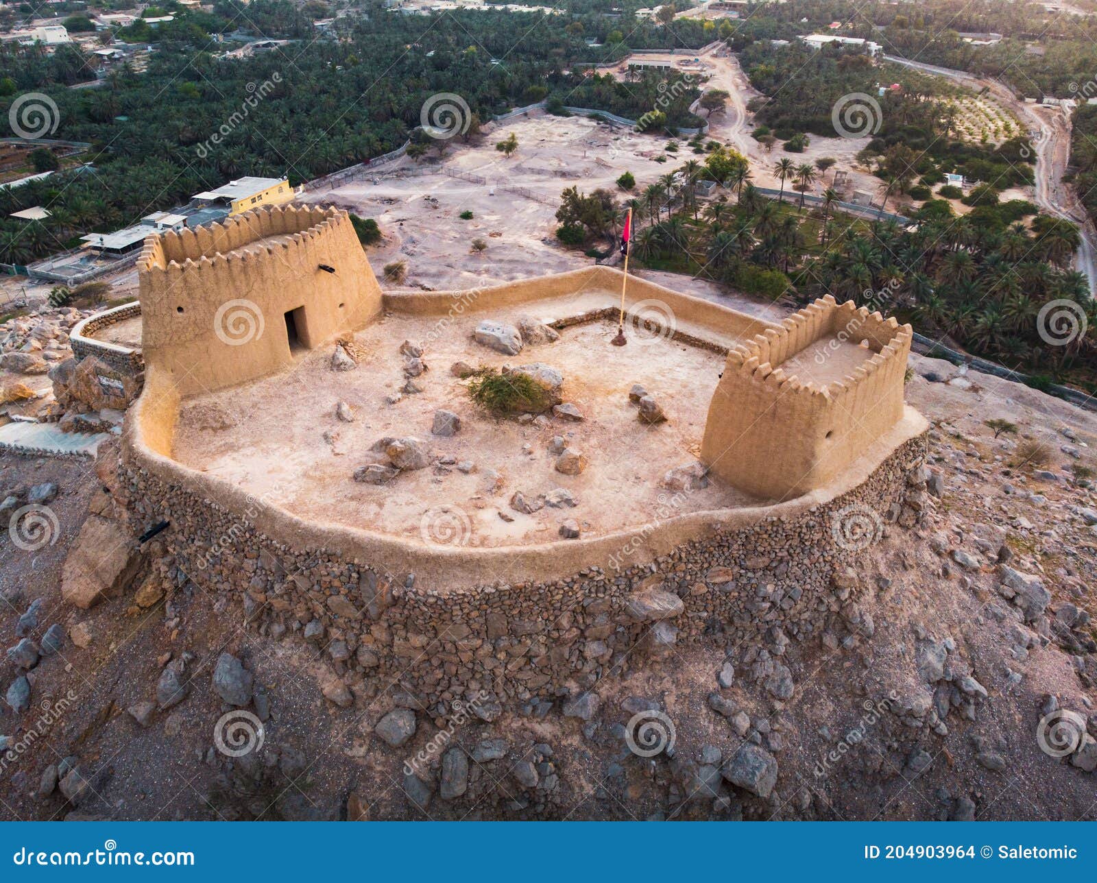 https://mdw-travel-data-us-east-1.s3.amazonaws.com/img/country/United-Arab-Emirates/Dhayah-Fort/img_01.jpg