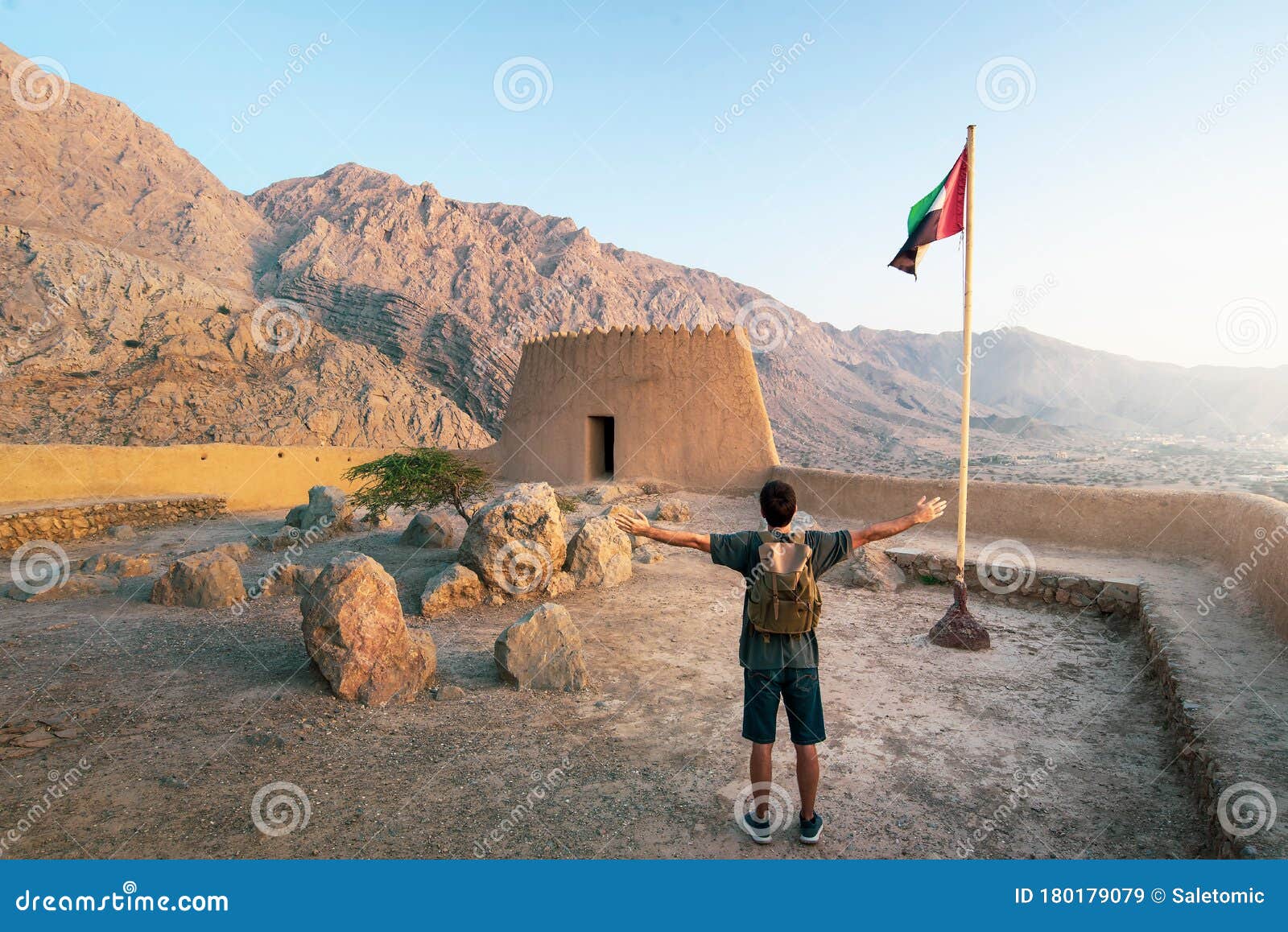 https://mdw-travel-data-us-east-1.s3.amazonaws.com/img/country/United-Arab-Emirates/Dhayah-Fort/img_04.jpg