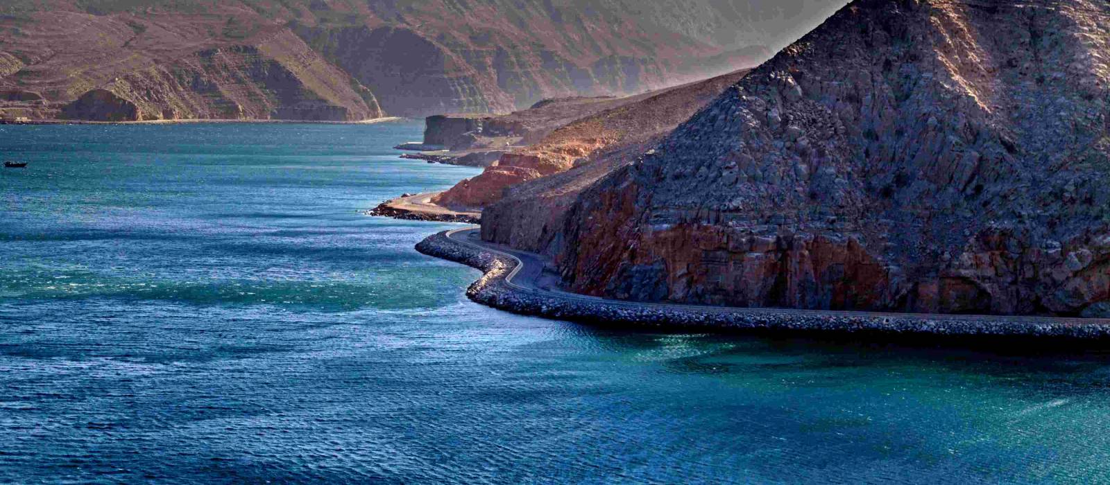 https://mdw-travel-data-us-east-1.s3.amazonaws.com/img/country/United-Arab-Emirates/Dibba-Rock/img_01.jpg