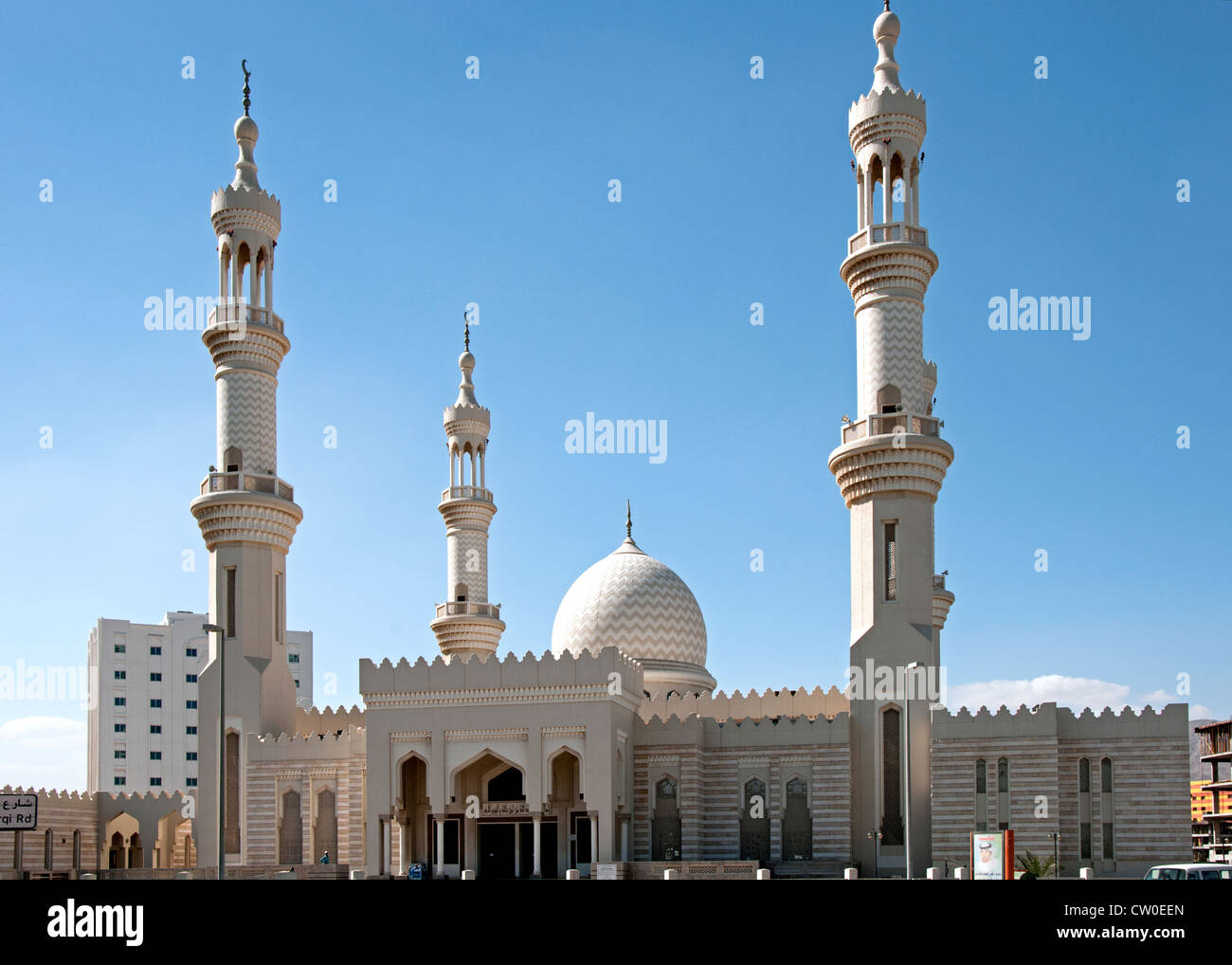 https://mdw-travel-data-us-east-1.s3.amazonaws.com/img/country/United-Arab-Emirates/Dibba-Rock/img_02.jpg