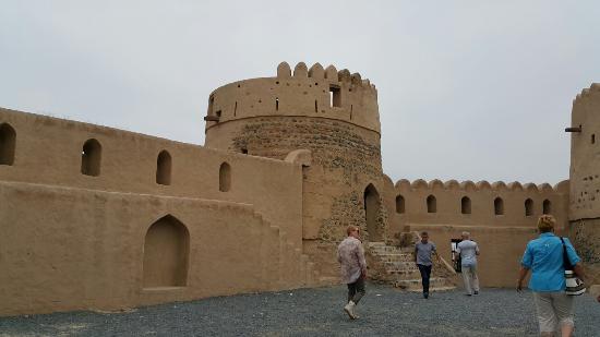 https://mdw-travel-data-us-east-1.s3.amazonaws.com/img/country/United-Arab-Emirates/Dibba-Society-for-Culture-Arts-and-Theatre/img_03.jpg