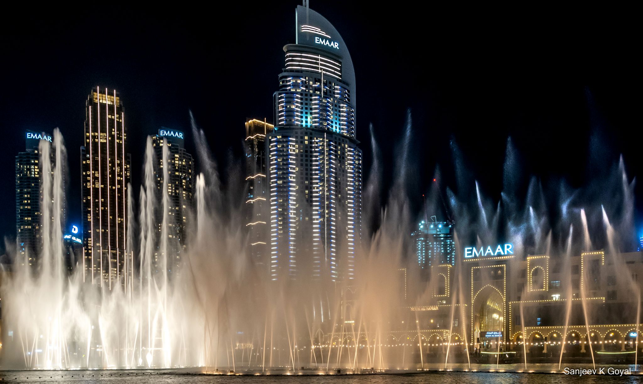 https://mdw-travel-data-us-east-1.s3.amazonaws.com/img/country/United-Arab-Emirates/Dubai-Fountain/img_01.jpg
