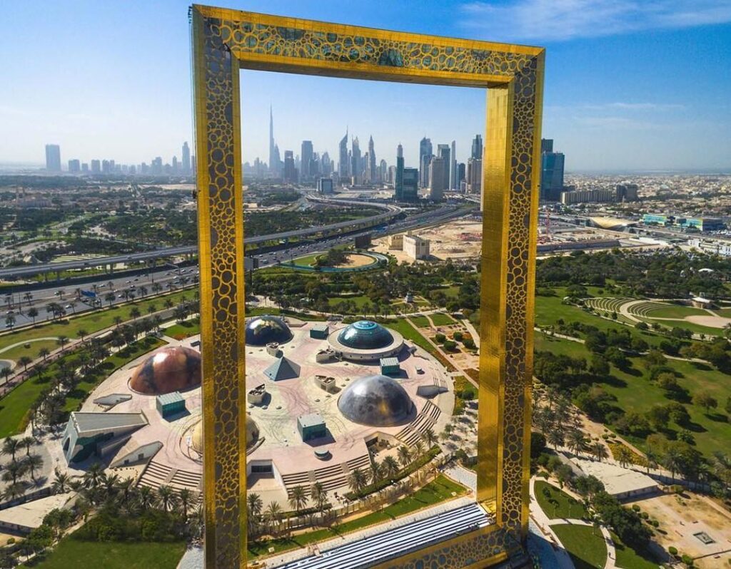 https://mdw-travel-data-us-east-1.s3.amazonaws.com/img/country/United-Arab-Emirates/Dubai-Frame/img_00.jpg