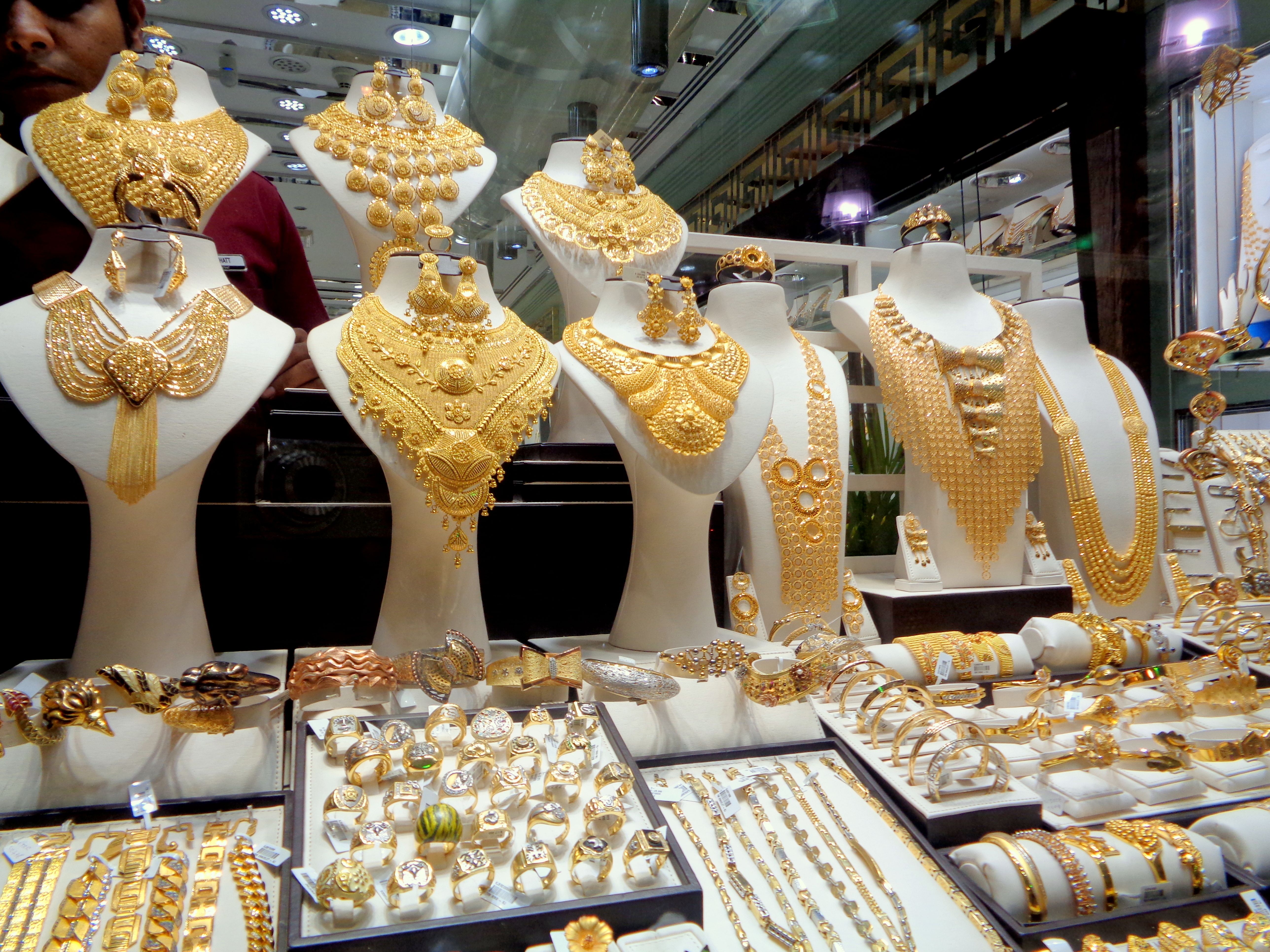 https://mdw-travel-data-us-east-1.s3.amazonaws.com/img/country/United-Arab-Emirates/Dubai-Gold-Souk/img_01.jpg