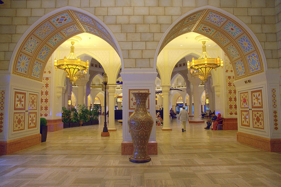 https://mdw-travel-data-us-east-1.s3.amazonaws.com/img/country/United-Arab-Emirates/Dubai-Gold-Souk/img_02.jpg
