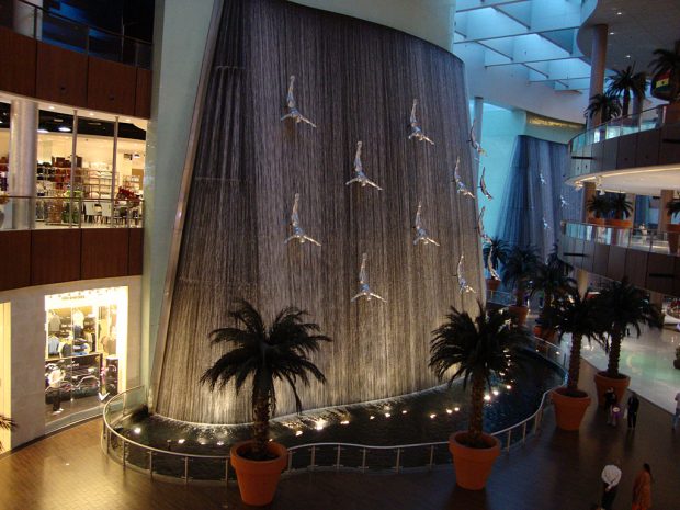 https://mdw-travel-data-us-east-1.s3.amazonaws.com/img/country/United-Arab-Emirates/Dubai-Mall/img_03.jpg