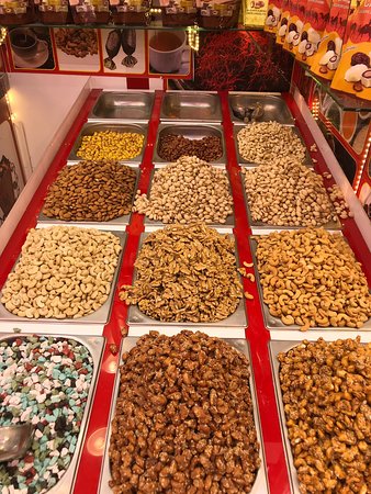 https://mdw-travel-data-us-east-1.s3.amazonaws.com/img/country/United-Arab-Emirates/Dubai-Spice-Souk/img_02.jpg