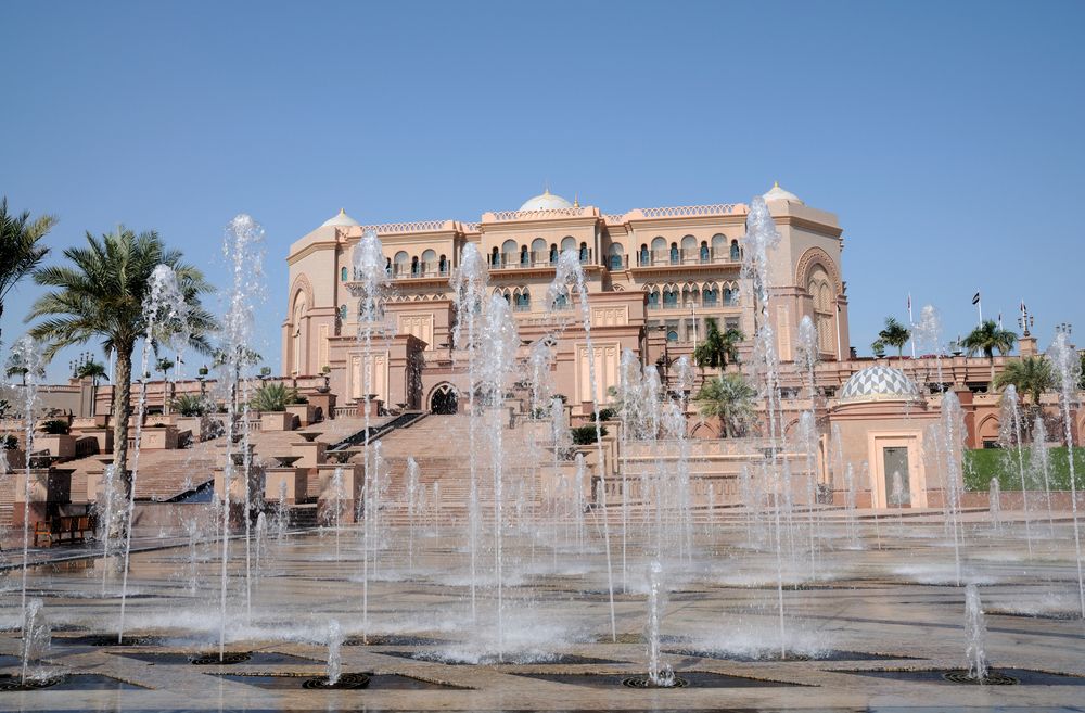 https://mdw-travel-data-us-east-1.s3.amazonaws.com/img/country/United-Arab-Emirates/Emirates-Palace/img_02.jpg