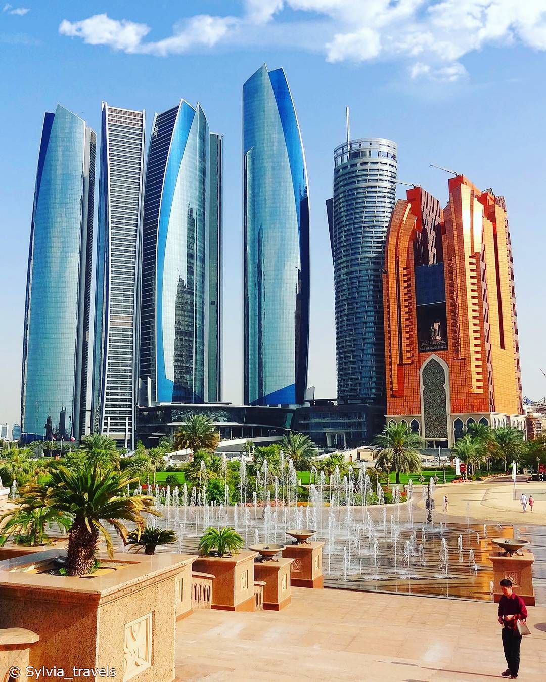https://mdw-travel-data-us-east-1.s3.amazonaws.com/img/country/United-Arab-Emirates/Etihad-Towers/img_02.jpg