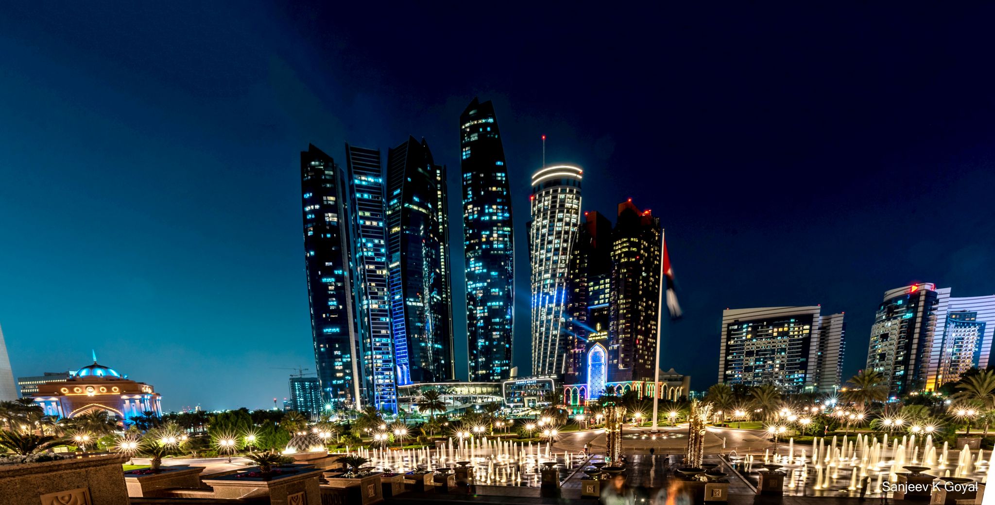 https://mdw-travel-data-us-east-1.s3.amazonaws.com/img/country/United-Arab-Emirates/Etihad-Towers/img_03.jpg