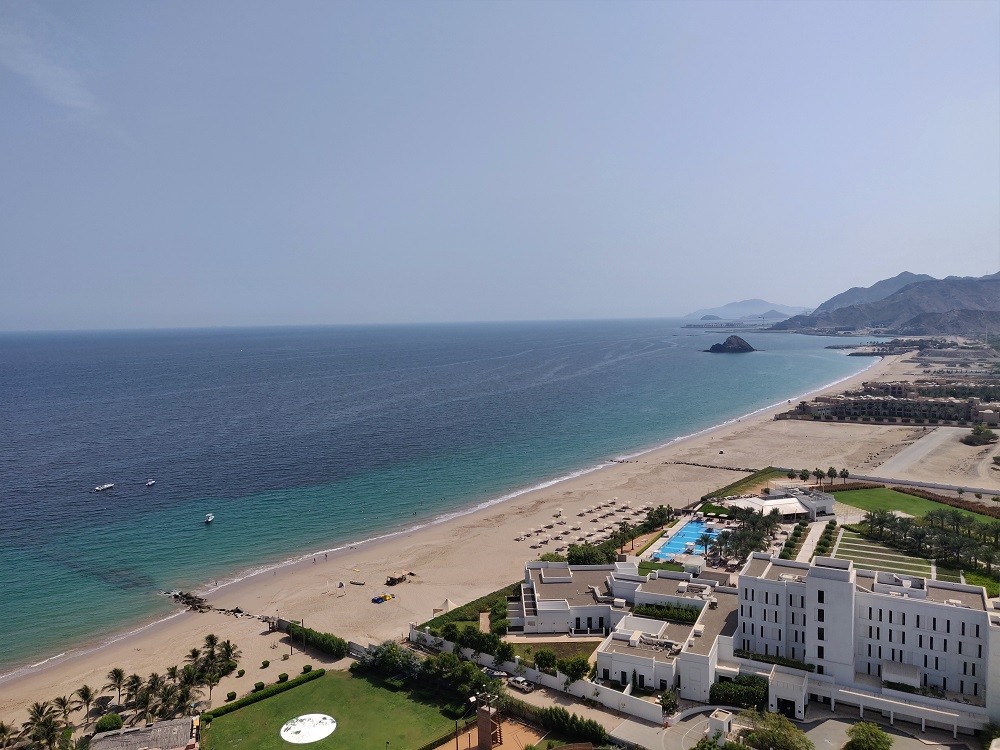 https://mdw-travel-data-us-east-1.s3.amazonaws.com/img/country/United-Arab-Emirates/Fujairah-Beach/img_02.jpg