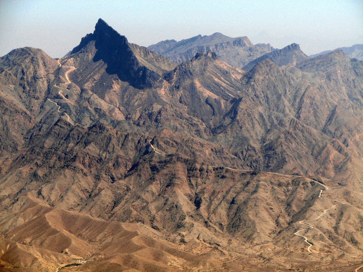 https://mdw-travel-data-us-east-1.s3.amazonaws.com/img/country/United-Arab-Emirates/Hajar-Mountains/img_00.jpg