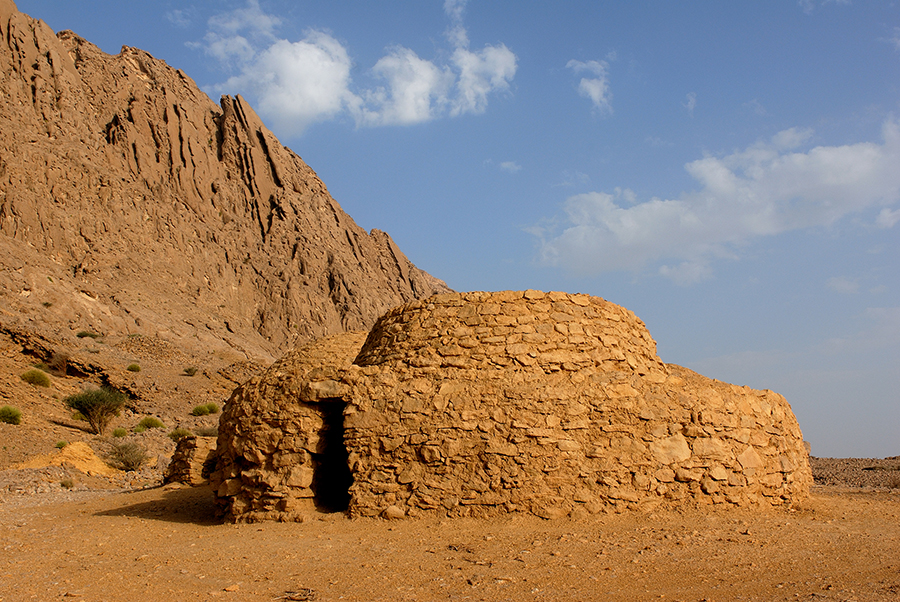https://mdw-travel-data-us-east-1.s3.amazonaws.com/img/country/United-Arab-Emirates/Jebel-Hafeet-Tombs/img_00.jpg