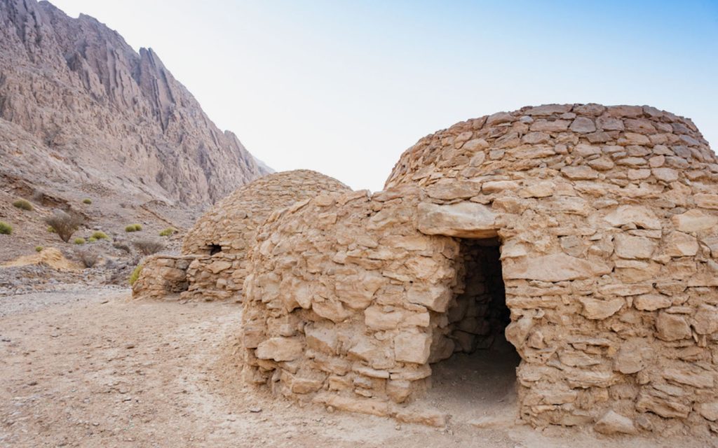 https://mdw-travel-data-us-east-1.s3.amazonaws.com/img/country/United-Arab-Emirates/Jebel-Hafeet-Tombs/img_01.jpg