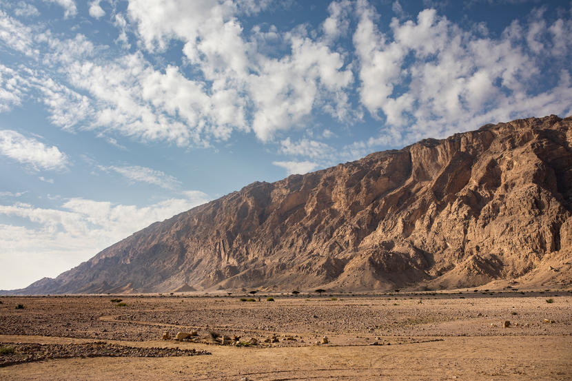 https://mdw-travel-data-us-east-1.s3.amazonaws.com/img/country/United-Arab-Emirates/Jebel-Hafit-Desert-Park/img_01.jpg