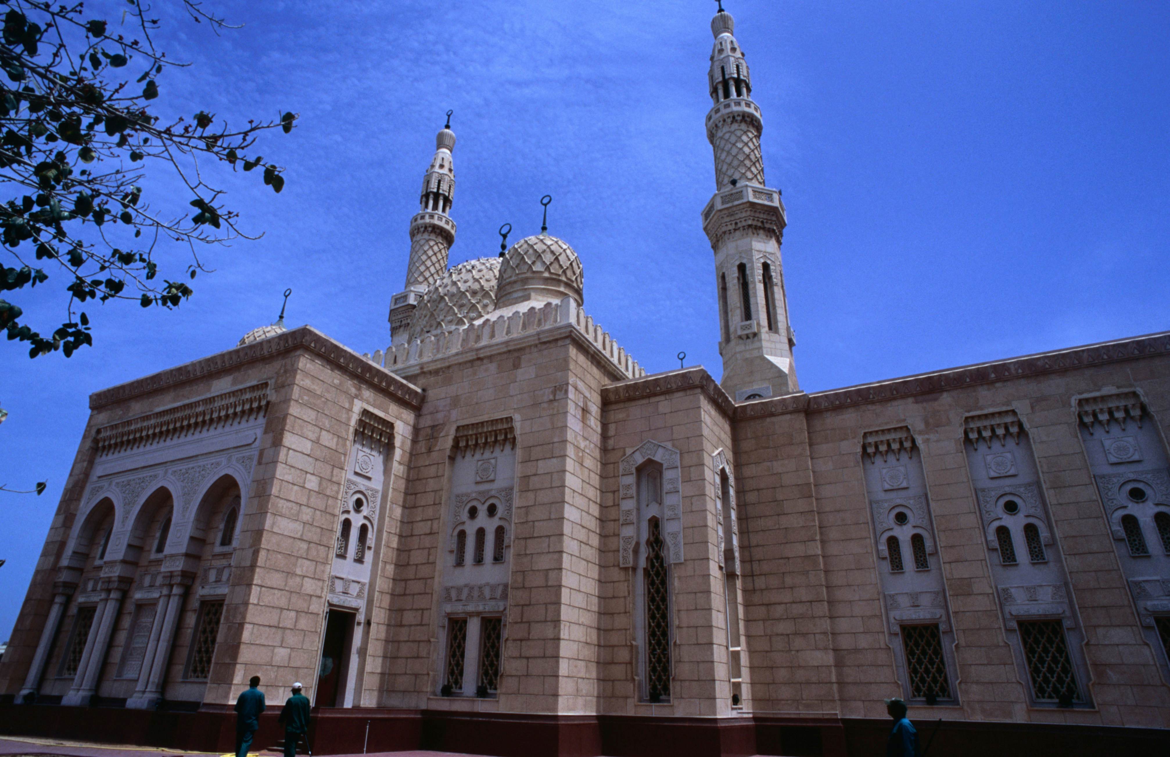 https://mdw-travel-data-us-east-1.s3.amazonaws.com/img/country/United-Arab-Emirates/Juma-Mosque/img_03.jpg