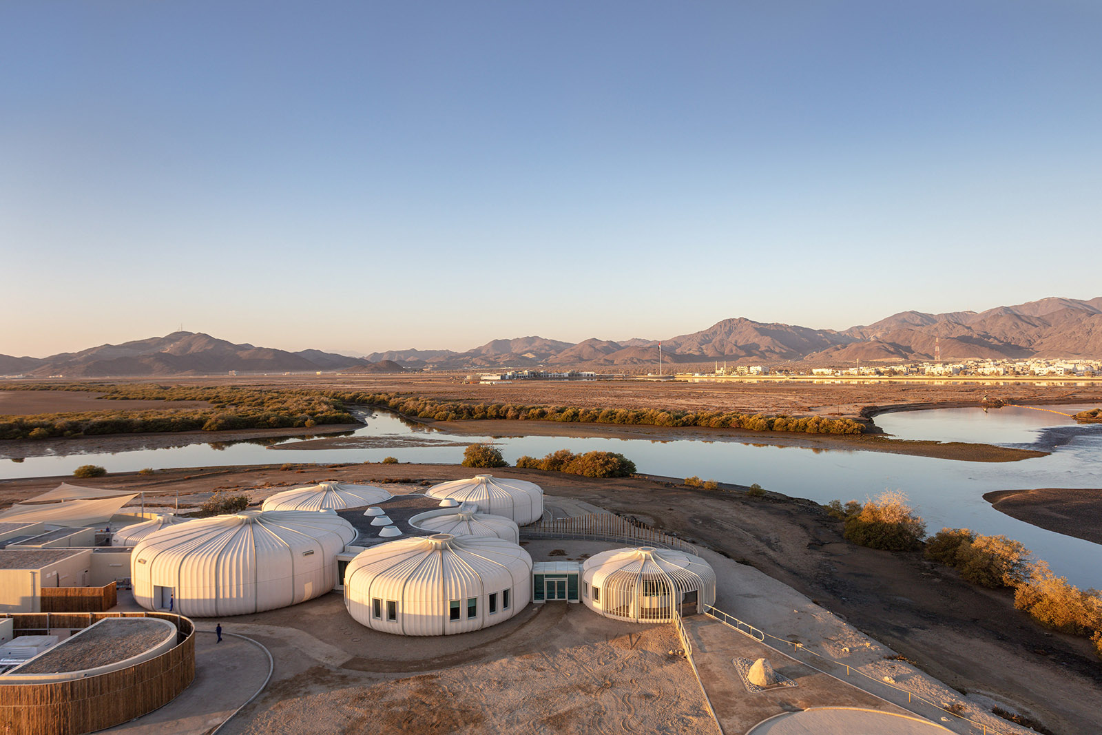https://mdw-travel-data-us-east-1.s3.amazonaws.com/img/country/United-Arab-Emirates/Khor-Kalba/img_03.jpg