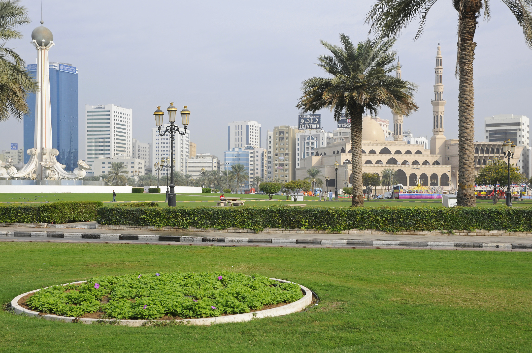 https://mdw-travel-data-us-east-1.s3.amazonaws.com/img/country/United-Arab-Emirates/King-Faisal-Mosque/img_02.jpg