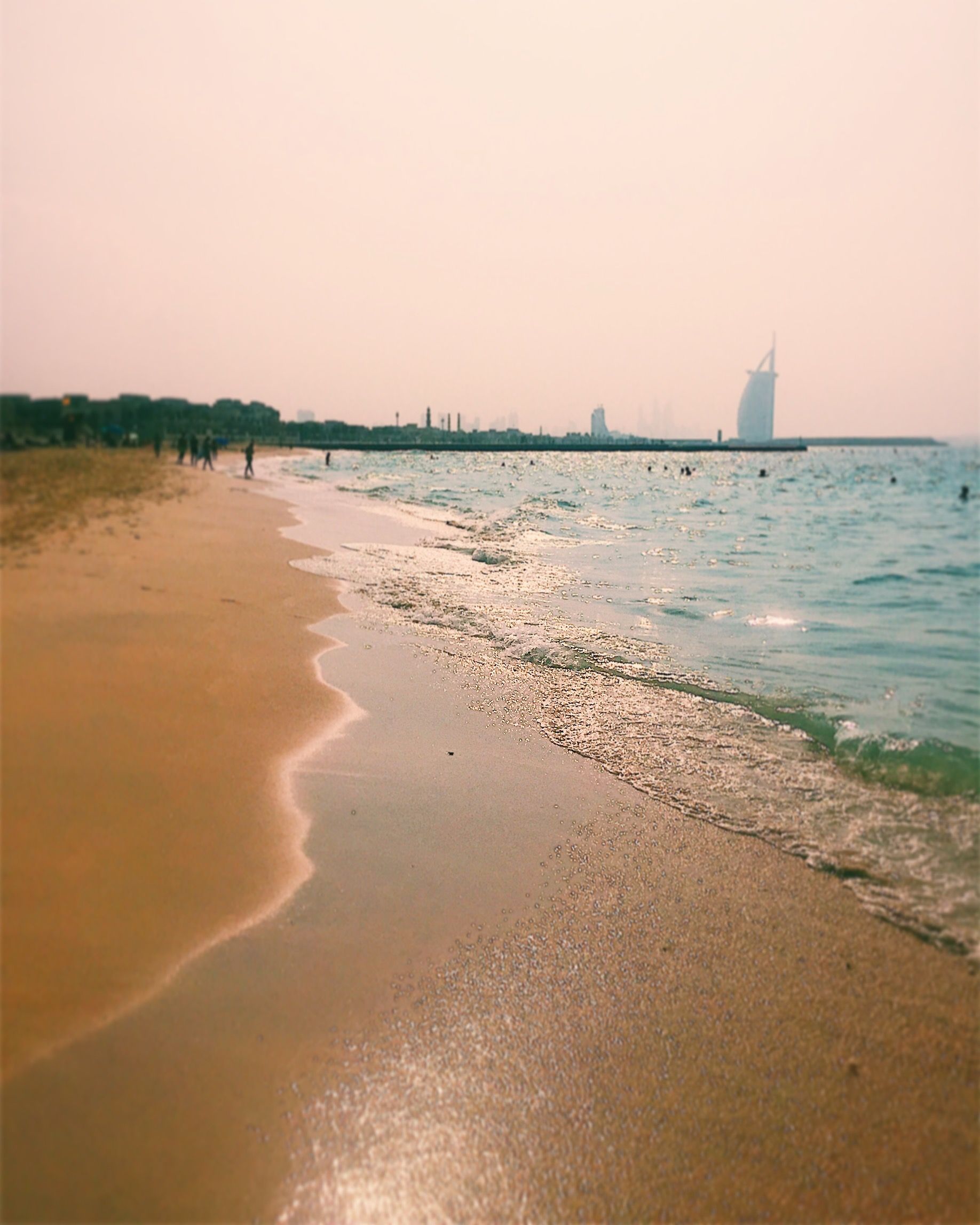 https://mdw-travel-data-us-east-1.s3.amazonaws.com/img/country/United-Arab-Emirates/Kite-Beach/img_02.jpg