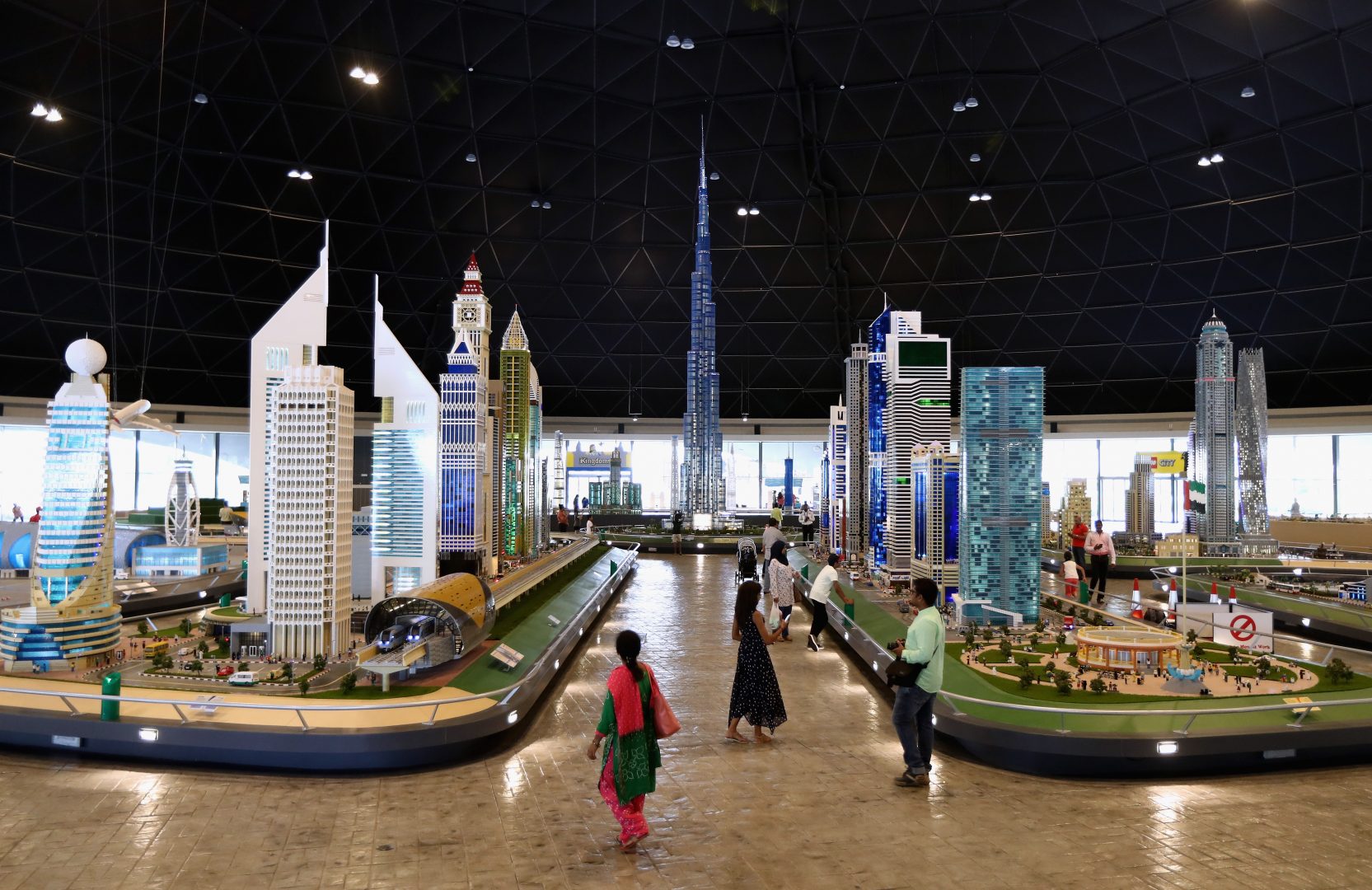 https://mdw-travel-data-us-east-1.s3.amazonaws.com/img/country/United-Arab-Emirates/Legoland-Dubai/img_01.jpg