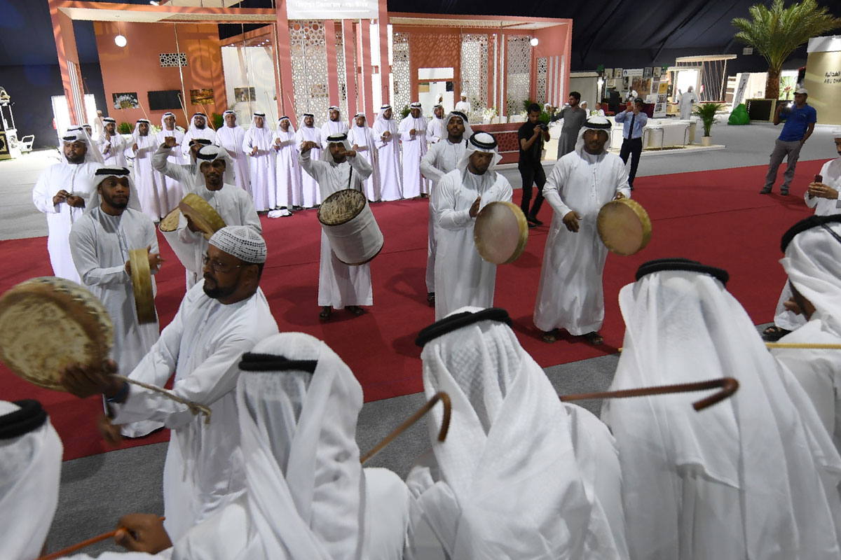 https://mdw-travel-data-us-east-1.s3.amazonaws.com/img/country/United-Arab-Emirates/Liwa-Date-Festival/img_01.jpg