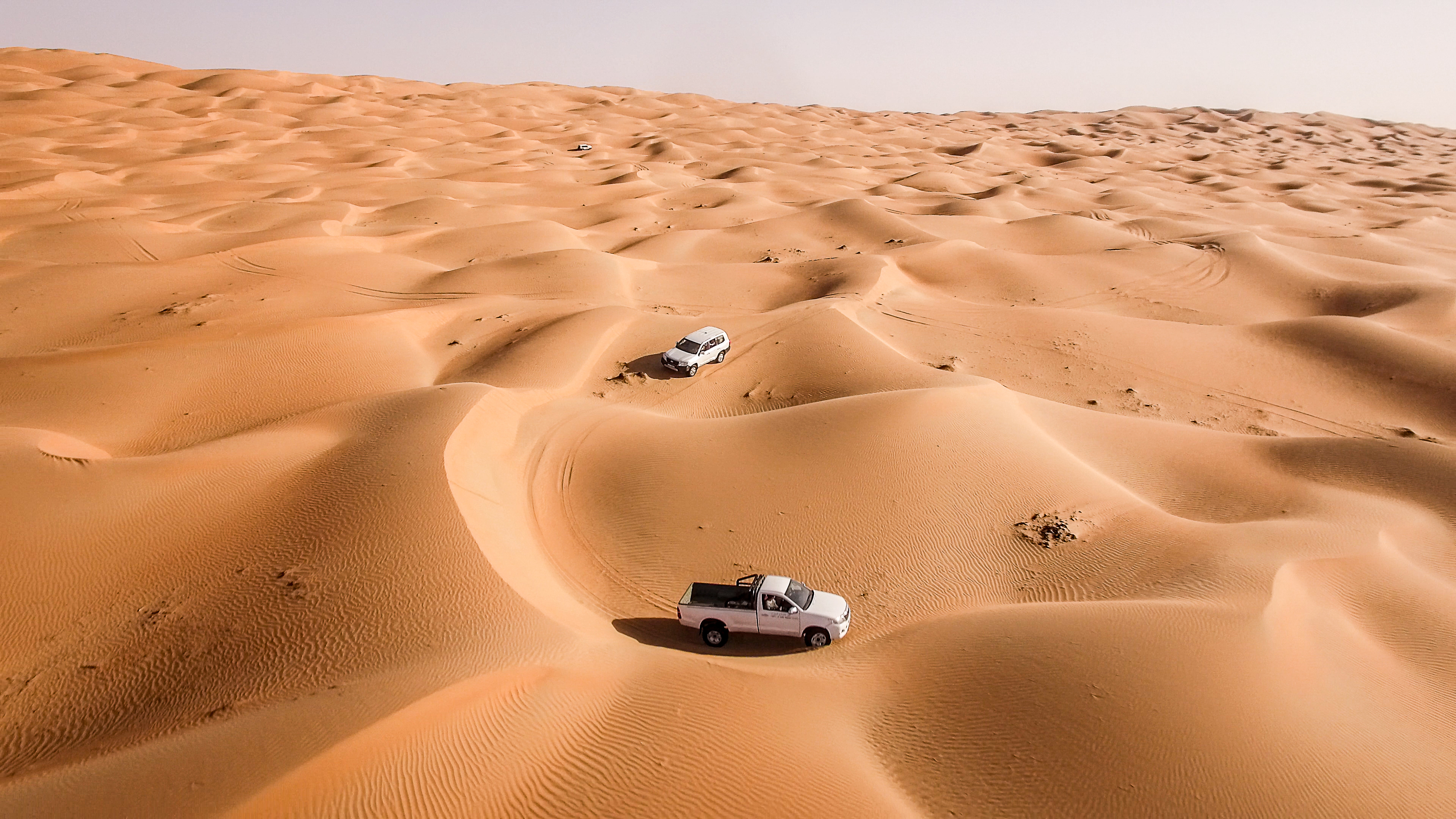 https://mdw-travel-data-us-east-1.s3.amazonaws.com/img/country/United-Arab-Emirates/Liwa-Desert/img_00.jpg