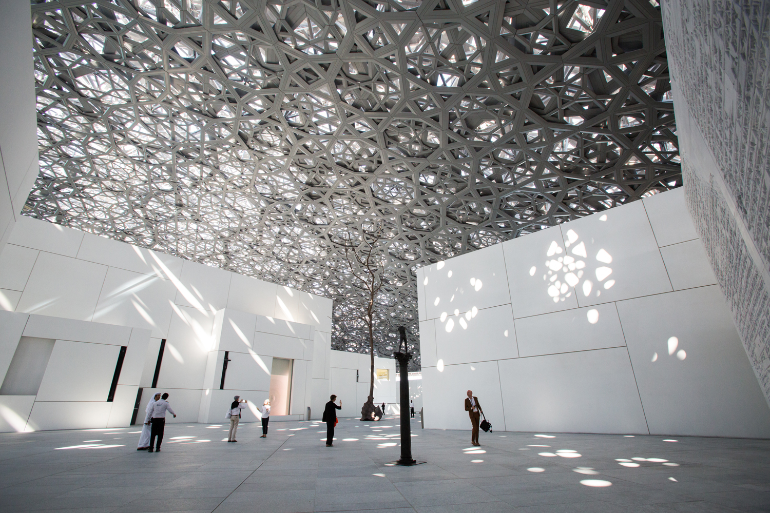 https://mdw-travel-data-us-east-1.s3.amazonaws.com/img/country/United-Arab-Emirates/Louvre-Abu-Dhabi/img_01.jpg