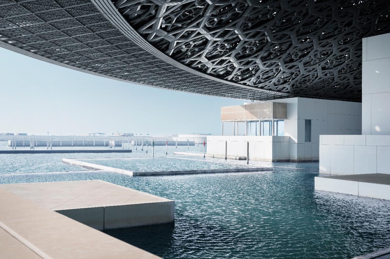 https://mdw-travel-data-us-east-1.s3.amazonaws.com/img/country/United-Arab-Emirates/Louvre-Abu-Dhabi/img_03.jpg