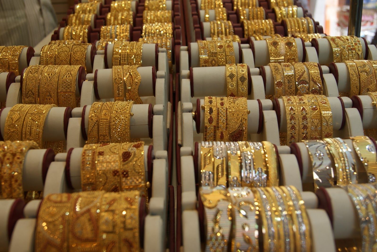https://mdw-travel-data-us-east-1.s3.amazonaws.com/img/country/United-Arab-Emirates/Madinat-Zayed-Gold-Souk/img_01.jpg