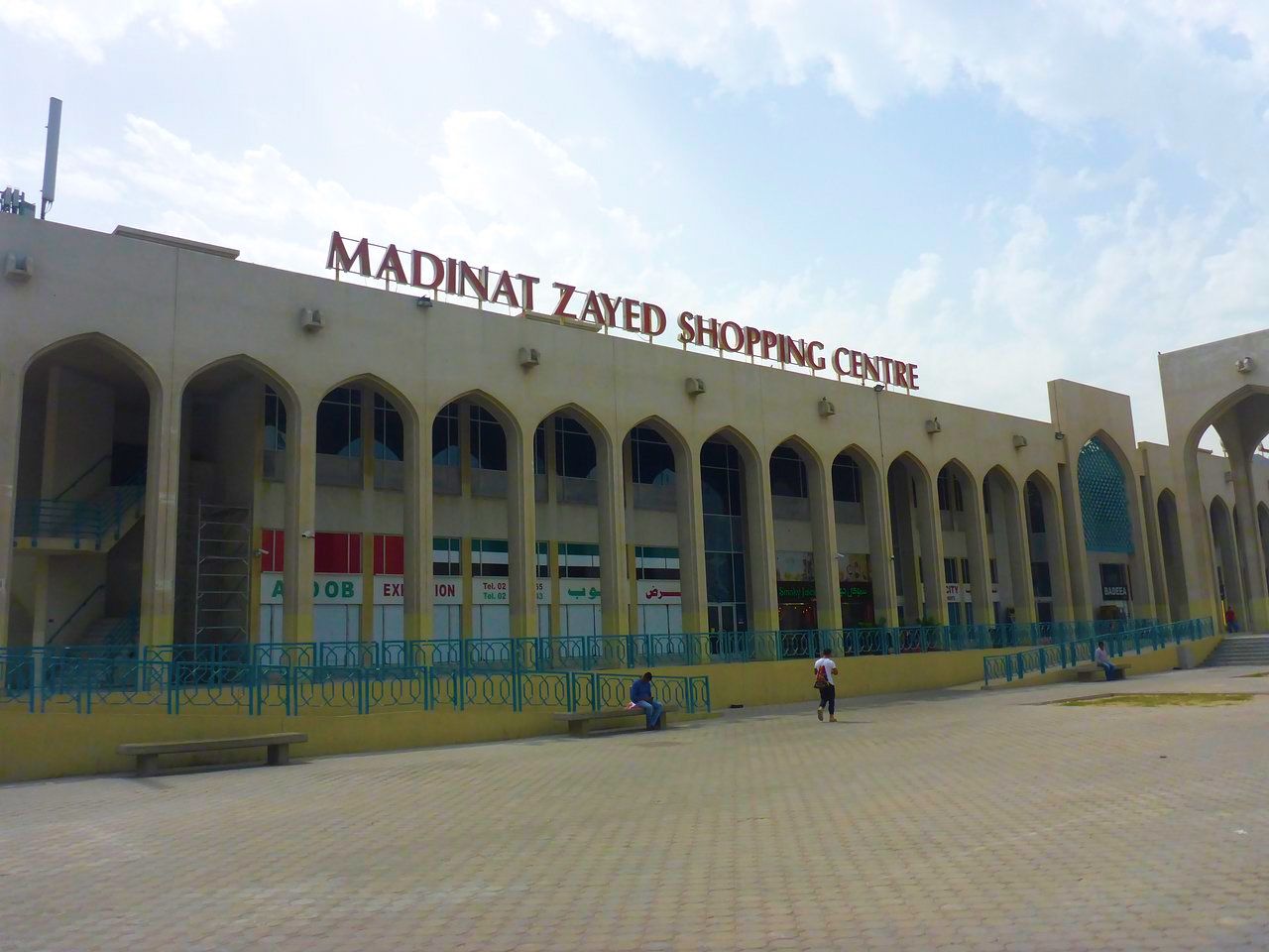 https://mdw-travel-data-us-east-1.s3.amazonaws.com/img/country/United-Arab-Emirates/Madinat-Zayed-Shopping-Centre/img_02.jpg