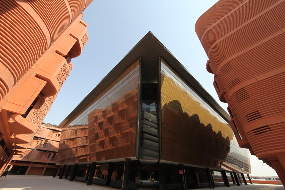 https://mdw-travel-data-us-east-1.s3.amazonaws.com/img/country/United-Arab-Emirates/Masdar-City/img_03.jpg