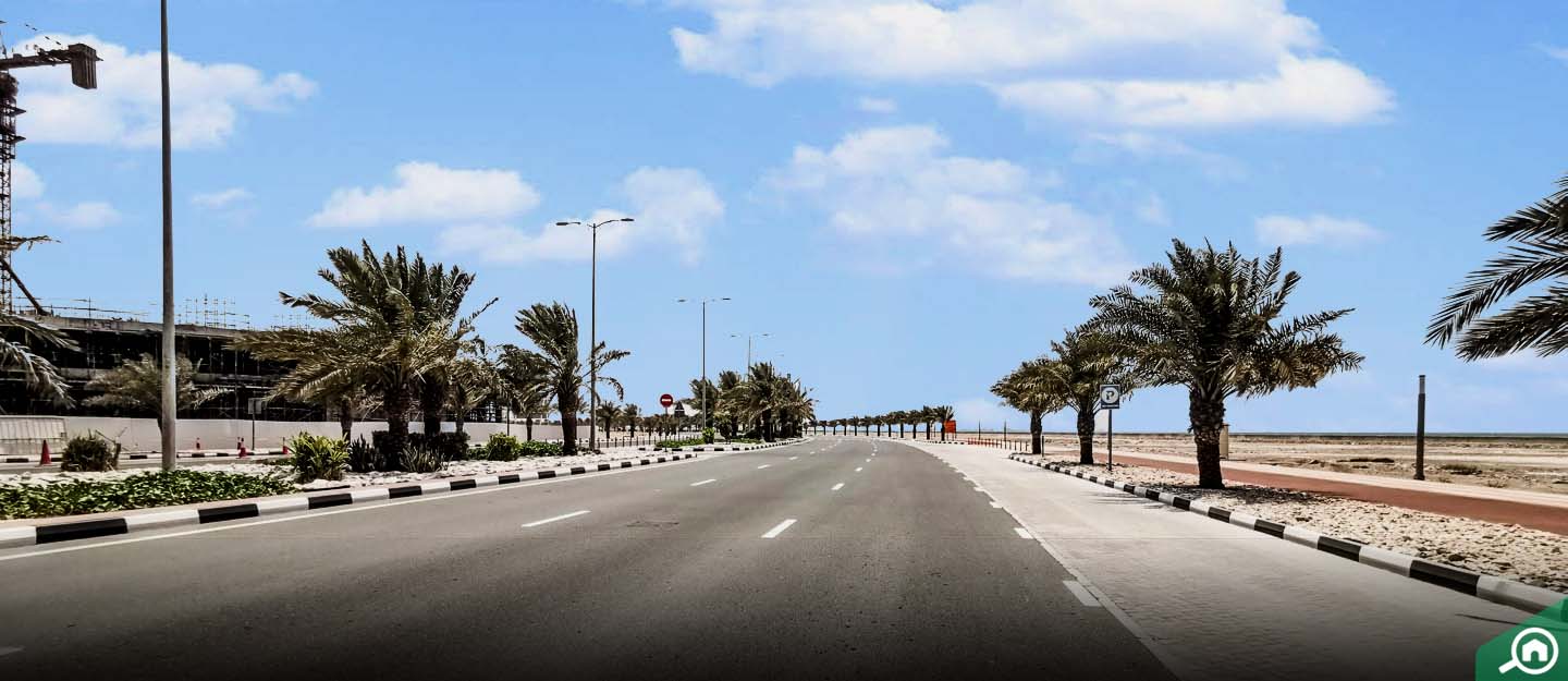 https://mdw-travel-data-us-east-1.s3.amazonaws.com/img/country/United-Arab-Emirates/Mirfa-Beach/img_03.jpg