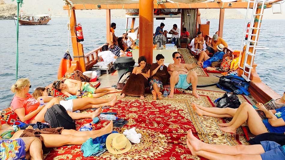https://mdw-travel-data-us-east-1.s3.amazonaws.com/img/country/United-Arab-Emirates/Musandam-Dhow-Cruise/img_01.jpg