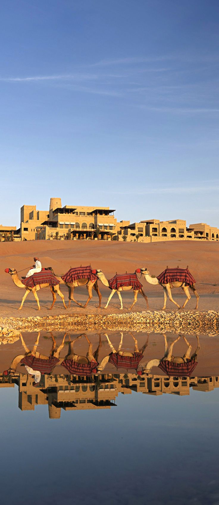 https://mdw-travel-data-us-east-1.s3.amazonaws.com/img/country/United-Arab-Emirates/Qasr-Al-Sarab-Desert-Resort/img_02.jpg