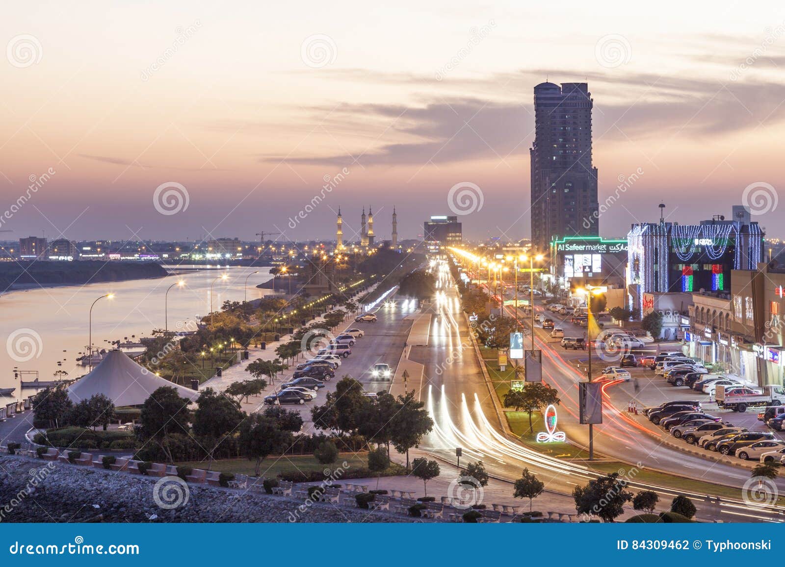 https://mdw-travel-data-us-east-1.s3.amazonaws.com/img/country/United-Arab-Emirates/RAK-Corniche/img_03.jpg