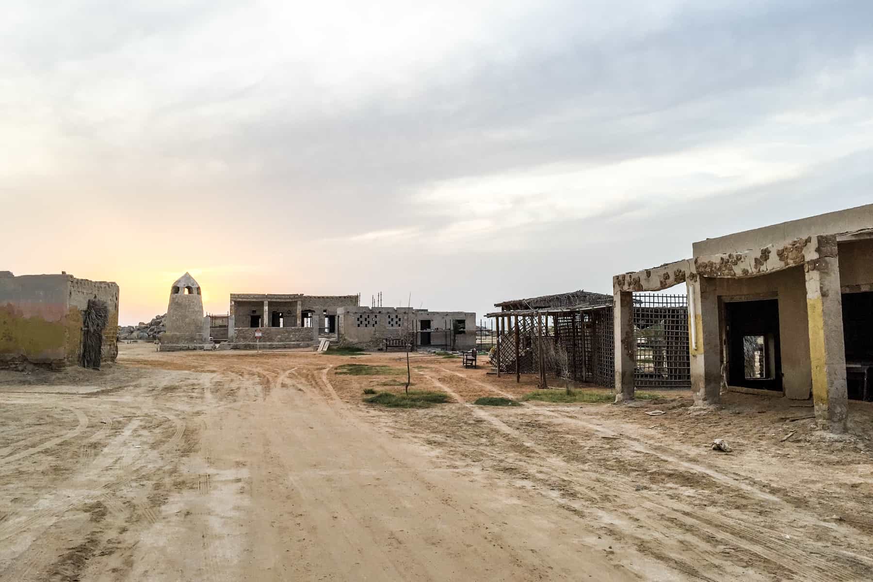 https://mdw-travel-data-us-east-1.s3.amazonaws.com/img/country/United-Arab-Emirates/Ras-Al-Khaimah-Ghost-Town/img_02.jpg