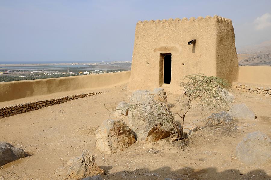 https://mdw-travel-data-us-east-1.s3.amazonaws.com/img/country/United-Arab-Emirates/Ras-Al-Khaimah-Landmarks:-Dhayah-Fort/img_01.jpg