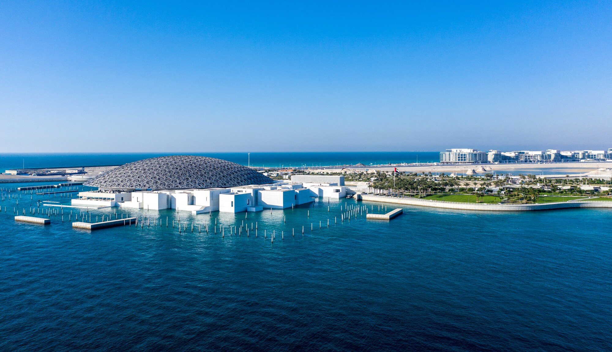 https://mdw-travel-data-us-east-1.s3.amazonaws.com/img/country/United-Arab-Emirates/Saadiyat-Island/img_03.jpg
