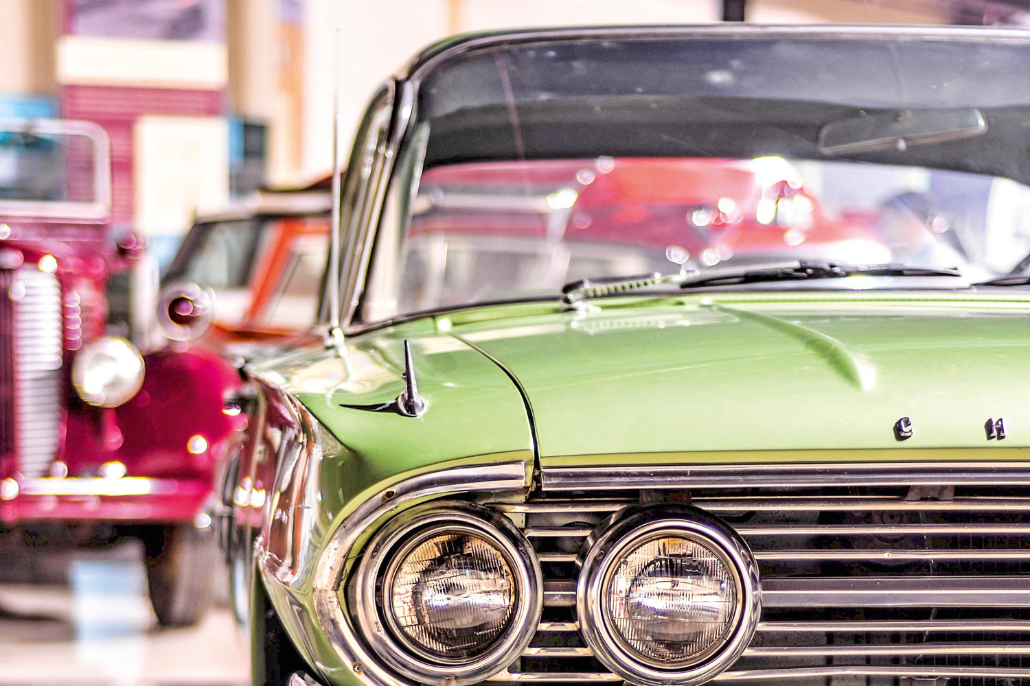 https://mdw-travel-data-us-east-1.s3.amazonaws.com/img/country/United-Arab-Emirates/Sharjah-Classic-Cars-Museum/img_02.jpg