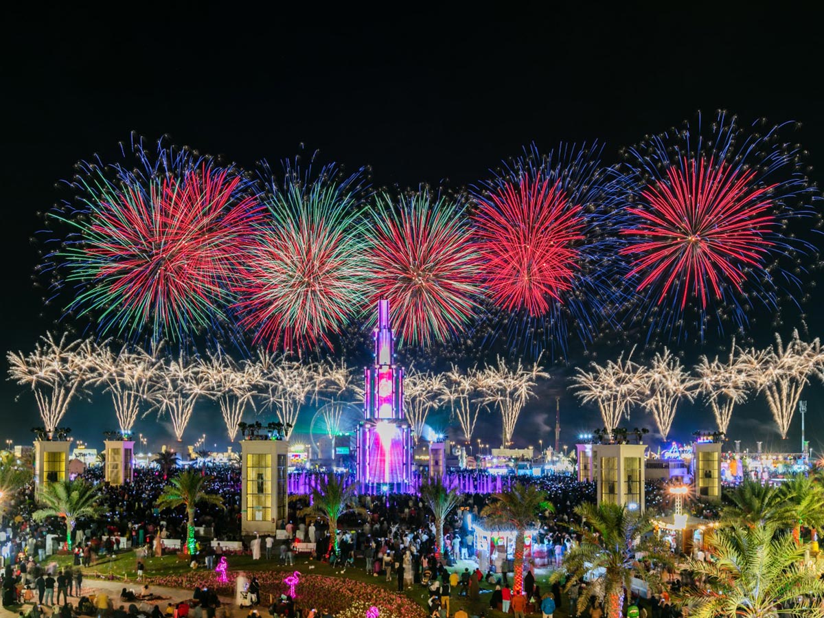 https://mdw-travel-data-us-east-1.s3.amazonaws.com/img/country/United-Arab-Emirates/Sheikh-Zayed-Heritage-Festival/img_01.jpg