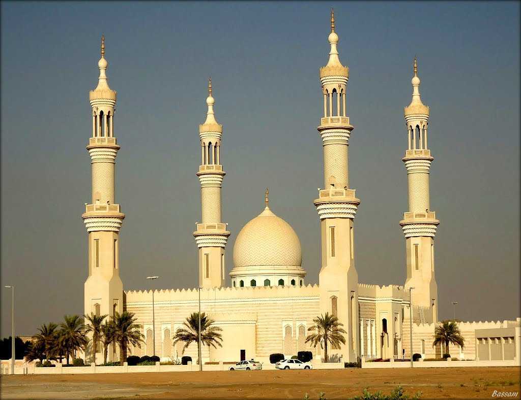 https://mdw-travel-data-us-east-1.s3.amazonaws.com/img/country/United-Arab-Emirates/Sheikh-Zayed-Mosque-Ajman/img_01.jpg