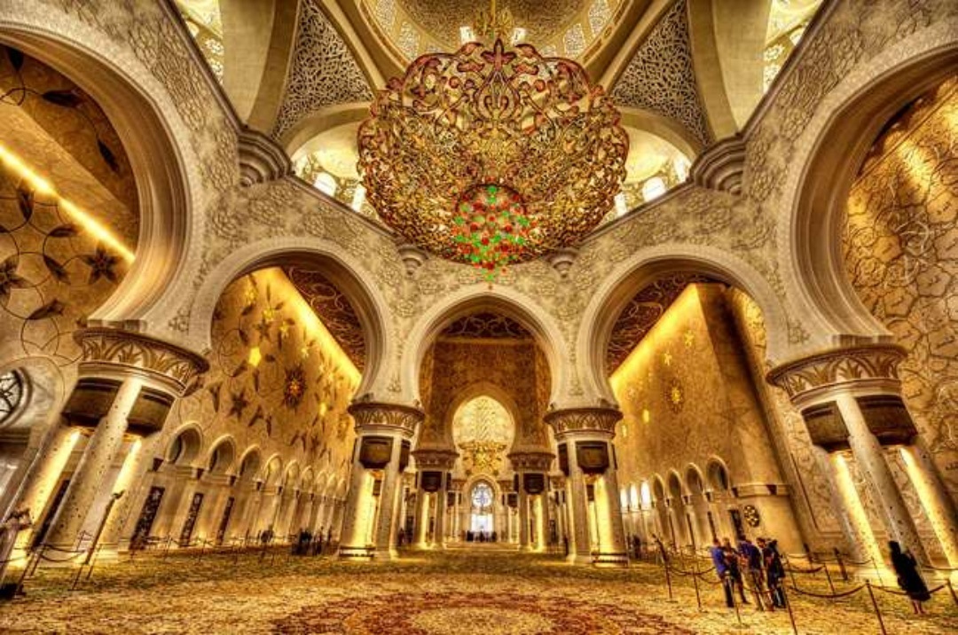 https://mdw-travel-data-us-east-1.s3.amazonaws.com/img/country/United-Arab-Emirates/Sheikh-Zayed-Mosque-Ajman/img_02.jpg