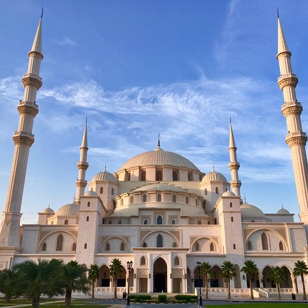 https://mdw-travel-data-us-east-1.s3.amazonaws.com/img/country/United-Arab-Emirates/Sheikh-Zayed-Mosque-Fujairah/img_02.jpg