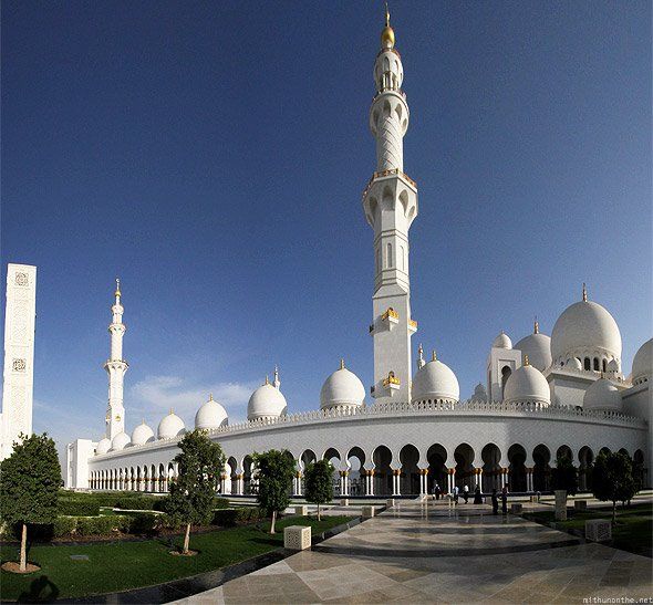 https://mdw-travel-data-us-east-1.s3.amazonaws.com/img/country/United-Arab-Emirates/Sheikh-Zayed-Mosque/img_03.jpg